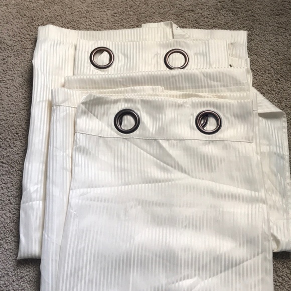 Set of beige curtains - Picture 1 of 4